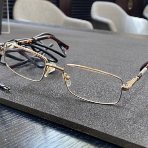 stephen-hawkings-glasses-and-wheelchair-among-items-to-be-displayed-at-londons-science-museum