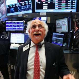 s-and-p-500-closes-at-record-high-after-new-inflation-jobs-data