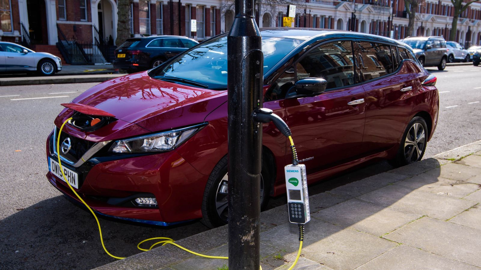 Nissan Announces £1bn 'Gigafactory' Boosting Electric Car Production In The United Kingdom