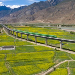 tibets-first-bullet-train-line-enters-service