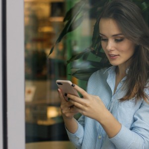 social-media-is-the-most-popular-source-of-investment-ideas-for-young-investors-cnbc-survey-finds