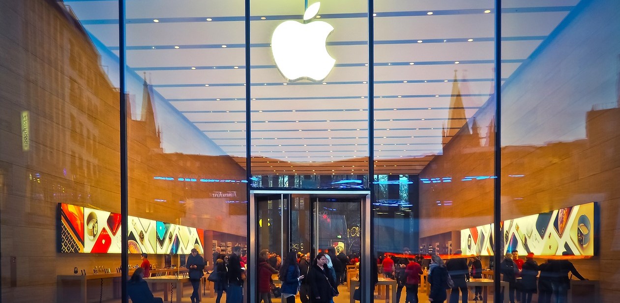 Apple: Shares Hit Record Threshold After It Report Plans To Build Self-Driving Car As Soon As 2025