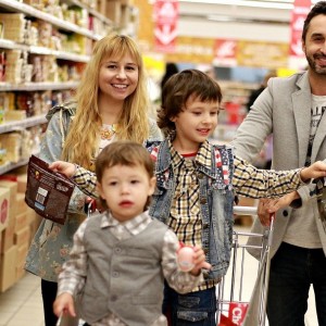 Don't Pile Up Holiday Bills, Here Are 5 Tips To Avoid Being Stressed Of Looming Debts