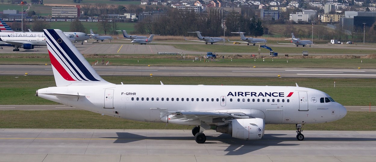 Air France KLM Redeems 500 Million ln Euros Worth Of Debts And May Raise New Equity