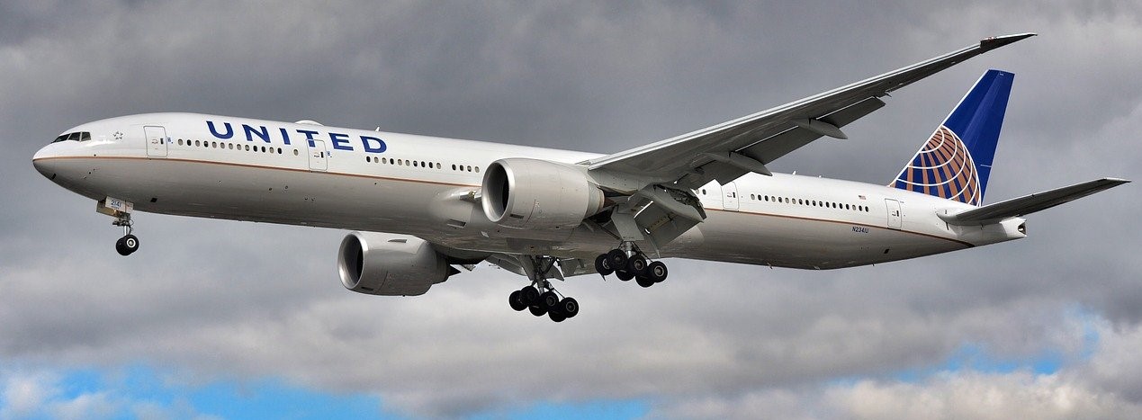 United Airlines Offers Pilots Triple Pay To Moderate Flight Disruptions Due  To Omicron