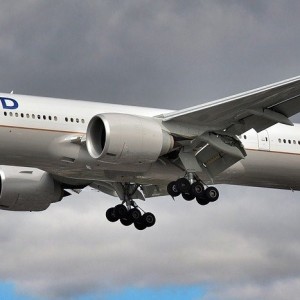 united-airlines-offers-pilots-triple-pay-to-moderate-flight-disruptions-due-to-omicron