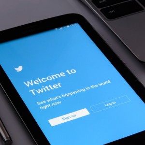 twitter-2021-loss-fueled-by-shareholder-lawsuit-but-share-buyback-made-the-day-for-investors
