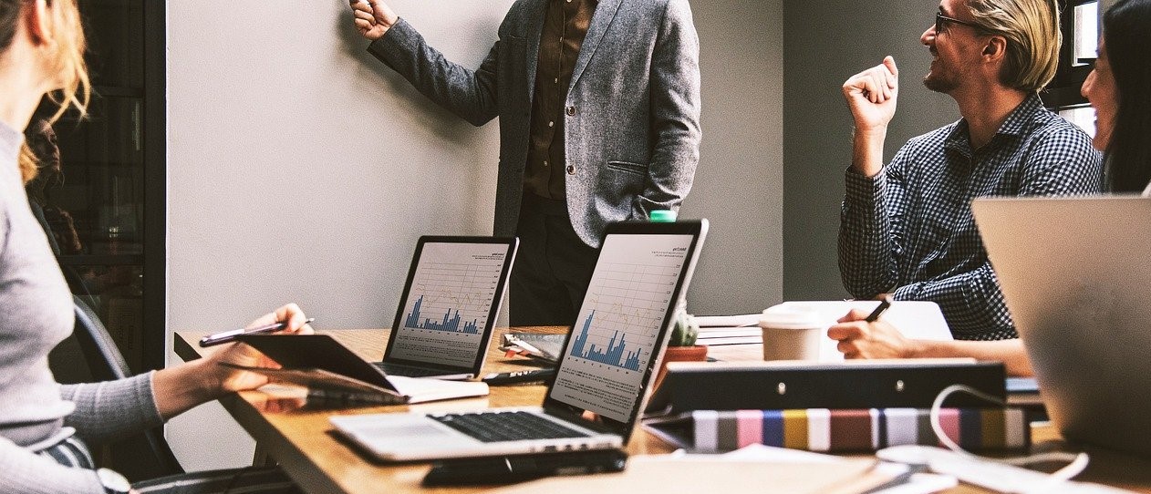  Big Tech vs Smaller Start-up : A Big Pressure And Risk Of Faltering Enrapt The Smaller Firm