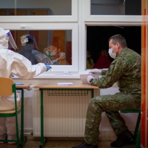 shanghai-covid-19-mass-action-containment-china-deploys-military-and-38000-health-workers