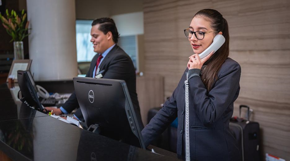 Telephone Etiquette: Adopt These 8 Tips To Appear Professional In Your Telephone Conversations