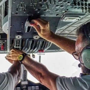 american-airline-offers-17-percent-pay-raise-while-united-kick-start-review-of-their-pay