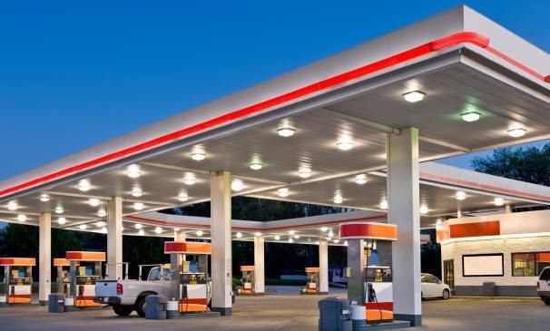 UK Petrol Stations Cling To High Prices Despite Wholesale Cost Drop