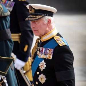 in-loving-and-devoted-memory-king-charles-handwritten-note-to-late-queen