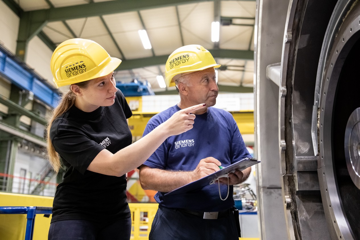 Siemens Signs Deal With Electric Battery Producer ACC