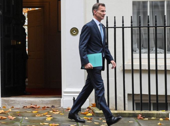 UK's Finance Minister Hikes Energy Windfall Tax, Extends It To Power Firms