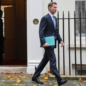 UK's Finance Minister Hikes Energy Windfall Tax, Extends It To Power Firms