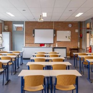 UK University Staff, Scottish Teachers, Postal Workers Begin Walkouts