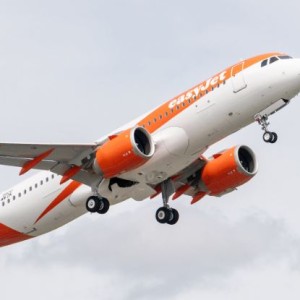 easyjet-shrinks-losses-to-169m-as-bookings-look-positive
