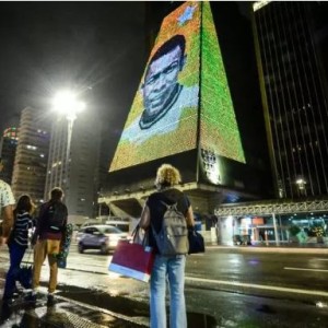 thank-you-king-brazil-lights-up-in-honour-of-pele