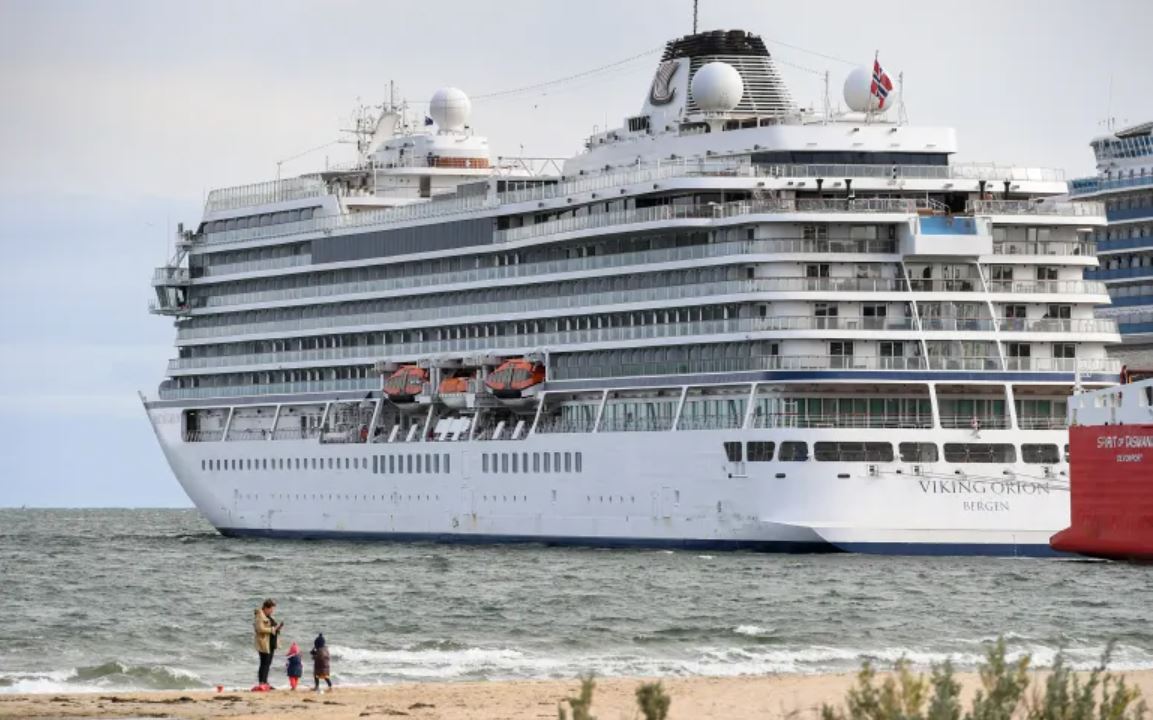 New Year Cruise Stranded Off Australia Over Hull ‘Marine Growth’