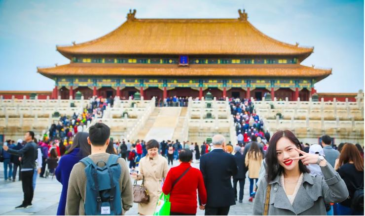 China's Population Falls For First Time Since 1961