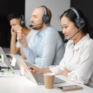 uk-job-vacancies-fall-for-eighth-month-in-a-row