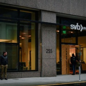 Apollo, Blackstone Eye SVB Assets - Bloomberg News