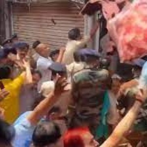 video-shows-hindu-mob-attacking-muslim-owned-shop-in-india