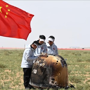 chinas-lunar-mission-carrying-worlds-1st-cargo-from-moons-far-side-returns-home
