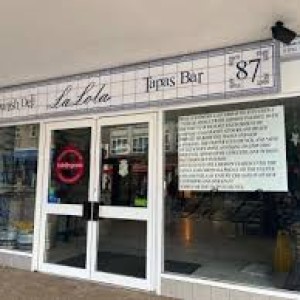 tapas-bar-closes-in-british-town-after-workers-experience-racist-abuse