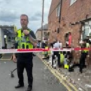 man-arrested-for-attempted-murder-after-car-drives-into-group-on-london-pavement