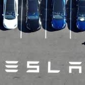 Tesla “Actually Smart Summon” Feature Under Investigation for Causing  Crashes