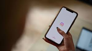 Why Some Instagram Users aren’t able to Unfollow Trump and JD Vance