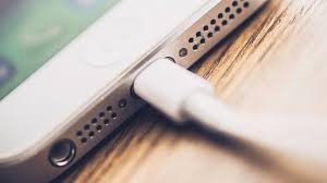 Fraudsters Add Metal Weights to Fake Apple Chargers, Increasing Fire and Shock Risks