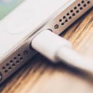 Fraudsters Add Metal Weights to Fake Apple Chargers, Increasing Fire and Shock Risks